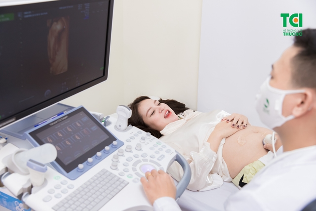 Gia đình diễn viên Đỗ Duy Nam &amp; Ngọc Anh Berry đi khám thai 16 tuần
