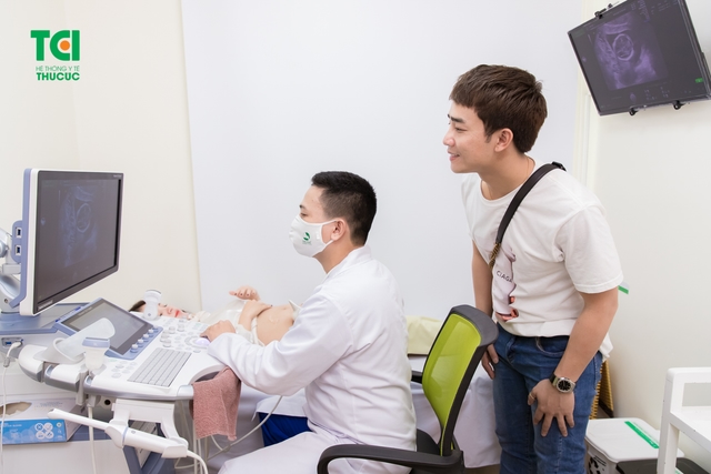 Gia đình diễn viên Đỗ Duy Nam &amp; Ngọc Anh Berry đi khám thai 16 tuần