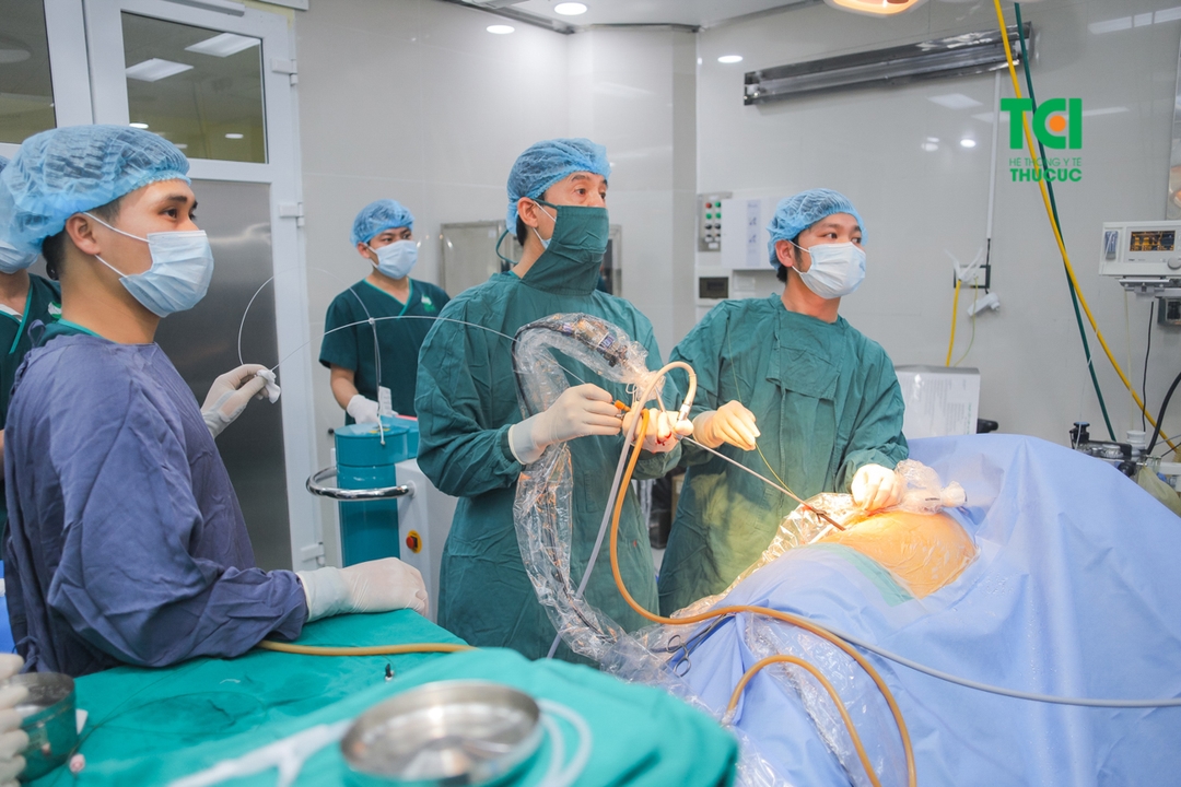 Nội soi lấy sỏi thận qua da &#8211; xâm lấn tối thiểu, hiệu quả cao