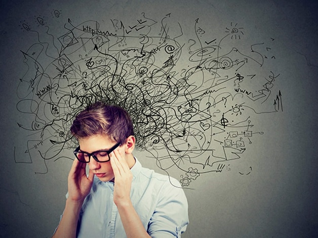 Ở một số người, căng thẳng có thể góp phần làm bùng phát và gia tăng triệu chứng và tình trạng viêm.