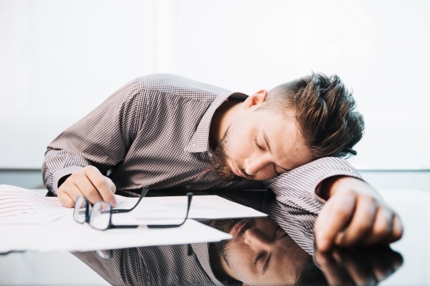 Cơ thể mệt mỏi thường xuyên sẽ làm suy giảm chất lượng và số lượng tinh trùng