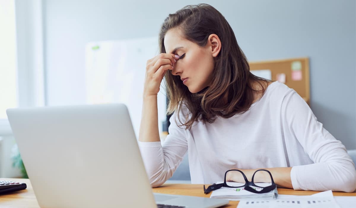 Đau nửa đầu Migraine có nguy hiểm không, biến chứng là gì?