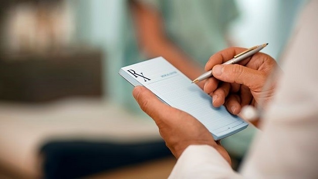 “Hãy uống thuốc viêm loét đại tràng theo kê đơn và hợp tác chặt chẽ với bác sĩ để giữ sức khỏe tốt”.
