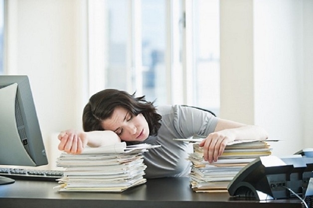 Mất ngủ mạn tính khiến người bệnh luôn trong tình trạng mệt mỏi, giảm tập trung, hứng thú trong công việc