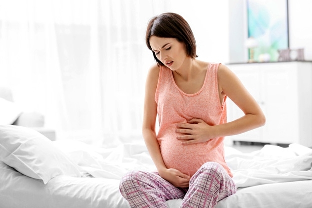Triệu chứng nhau cài răng lược thường không rõ ràng, phải đến những tháng cuối trong thai kỳ, khi mẹ bầu xuất hiện tình trạng xuất huyết âm đạo thì mới có khả năng phát hiện ra.
