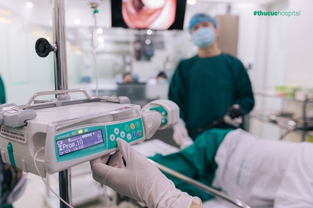 Loại bỏ nỗi sợ đau với phương pháp nội soi không đau ứng dụng bơm tiêm điện tự động