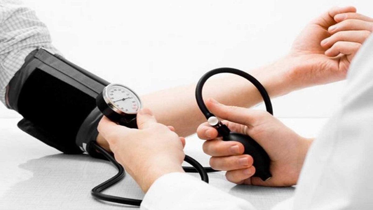Tăng huyết áp đột ngột có nguy hiểm không? Cách điều trị