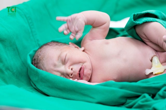 Biểu cảm đáng yêu khi chào đời của bé Nguyễn Ngọc Tuệ Anh