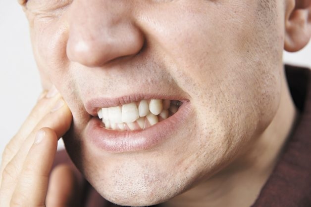 Khi bị viêm niêm mạc miệng, khi nói hay nuốt sẽ có cảm giác đau