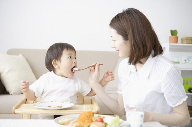 Chế độ dinh dưỡng không đảm bảo là một trong nguyên nhân gây rối loạn tiêu hóa ở trẻ