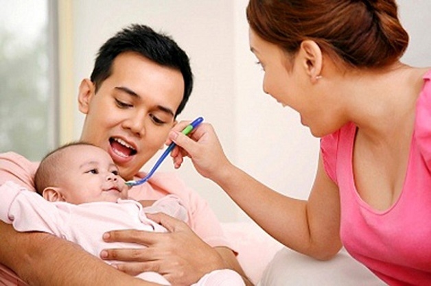Ba mẹ cần lưu ý đến chế độ dinh dưỡng khi trẻ sơ sinh bị tiêu chảy
