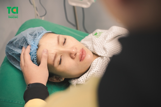 Diễn viên Trịnh Khánh Linh đi sinh