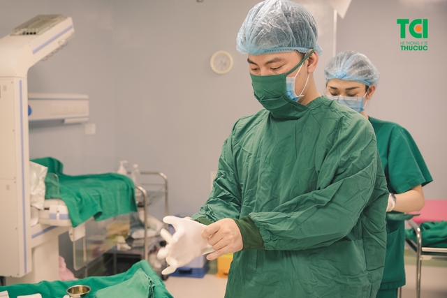 Diễn viên Trịnh Khánh Linh đi sinh