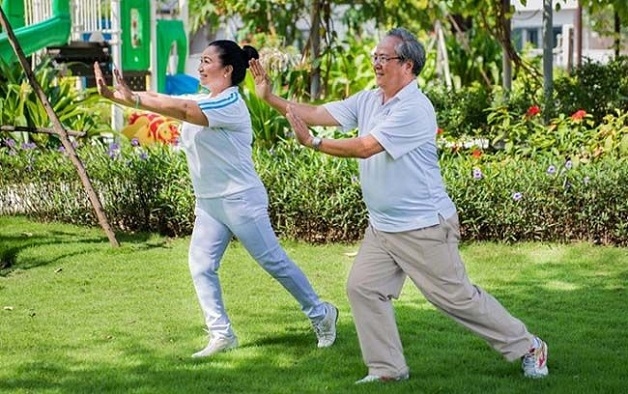 Cải thiện bệnh rối loạn tiền đình ở những người lớn tuổi bằng cách thay đổi thói quen sống lành mạnh, khoa học hơn như tập thể dục thường xuyên, đi ngủ đúng giờ, ăn uống đủ chất.,...