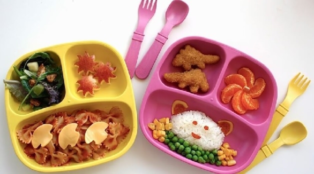 Bố mẹ nên trình bày món ăn đẹp mắt để kích thích sự thèm ăn của trẻ