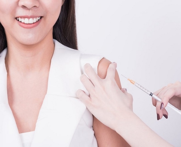Tiêm phòng vắc xin phòng bệnh viêm gan B cho người lớn