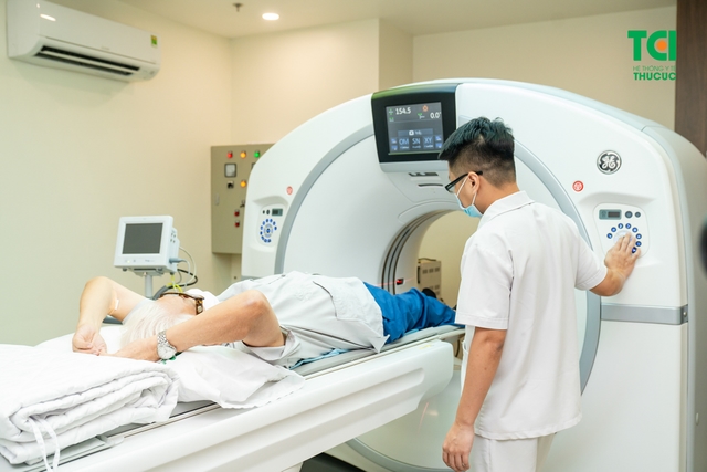 &#8220;Chủ tịch Cao Dược&#8221; NSƯT ĐỨC TRUNG  thăm khám tại Bệnh viện ĐKQT Thu Cúc