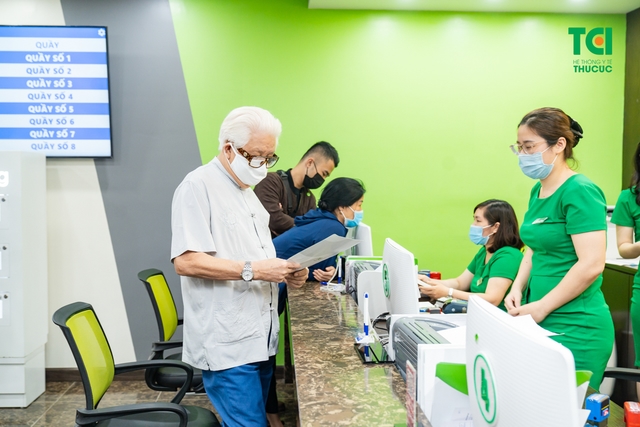 &#8220;Chủ tịch Cao Dược&#8221; NSƯT ĐỨC TRUNG  thăm khám tại Bệnh viện ĐKQT Thu Cúc