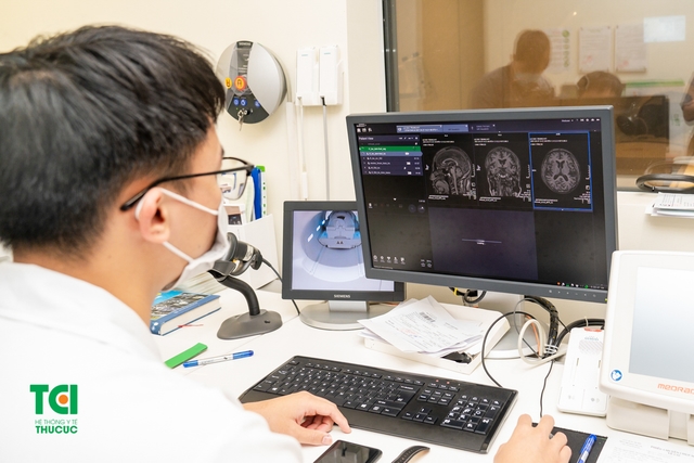 &#8220;Chủ tịch Cao Dược&#8221; NSƯT ĐỨC TRUNG  thăm khám tại Bệnh viện ĐKQT Thu Cúc