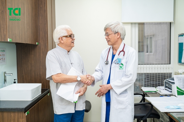 &#8220;Chủ tịch Cao Dược&#8221; NSƯT ĐỨC TRUNG  thăm khám tại Bệnh viện ĐKQT Thu Cúc