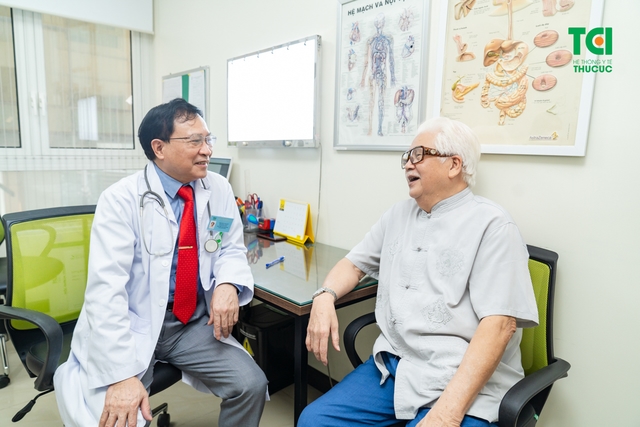 &#8220;Chủ tịch Cao Dược&#8221; NSƯT ĐỨC TRUNG  thăm khám tại Bệnh viện ĐKQT Thu Cúc