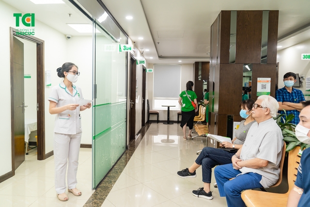 &#8220;Chủ tịch Cao Dược&#8221; NSƯT ĐỨC TRUNG  thăm khám tại Bệnh viện ĐKQT Thu Cúc