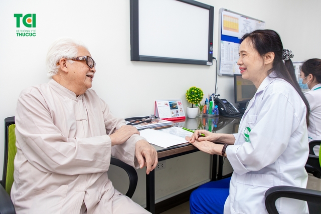 &#8220;Chủ tịch Cao Dược&#8221; NSƯT ĐỨC TRUNG  thăm khám tại Bệnh viện ĐKQT Thu Cúc