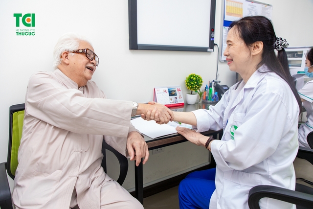 &#8220;Chủ tịch Cao Dược&#8221; NSƯT ĐỨC TRUNG  thăm khám tại Bệnh viện ĐKQT Thu Cúc