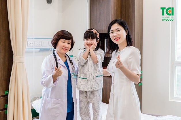 Nếu trẻ biếng ăn lâu ngày, bố mẹ nên cho con đi gặp bác sĩ để được tư vấn phương pháp điều trị phù hợp