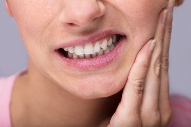 Nhiễm trùng được xem là nguyên nhân phổ biến hàng đầu gây ra những cơn đau nhức sau khi nhổ răng khôn.