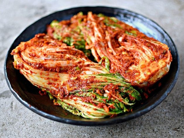 Người bệnh nên tránh các món quá cay, quá chua như kim chi để vết thương mau lành lại.
