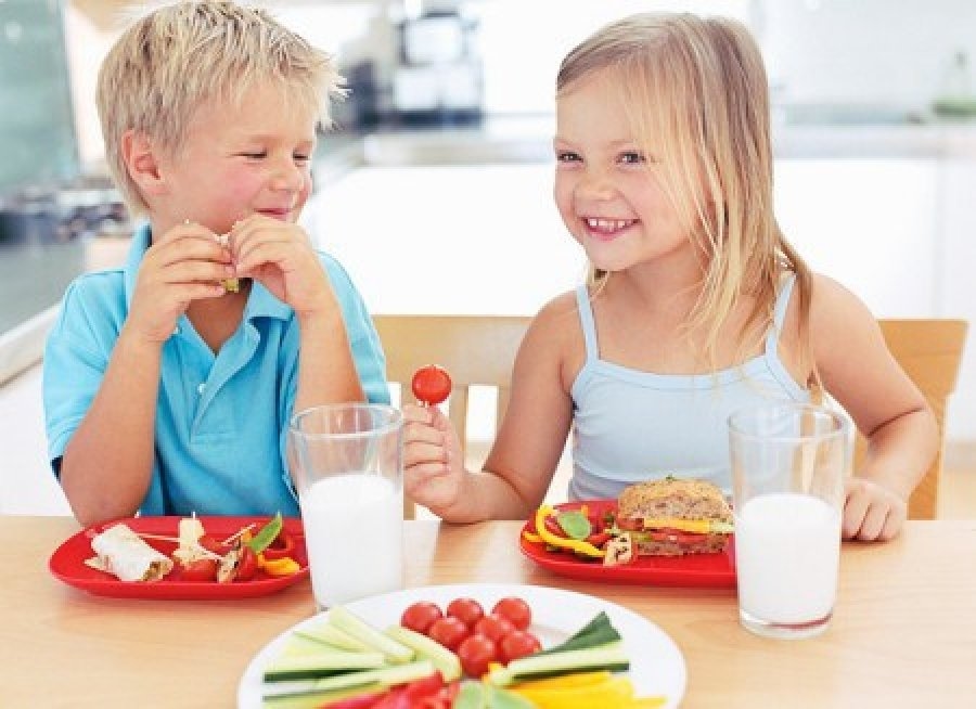 Trẻ biếng ăn nên dùng gì là để giúp trẻ ngon miệng là điều mà nhiều cha mẹ quan tâm