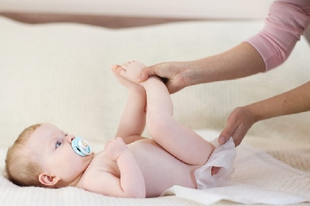 Đi ngoài là tình trạng thường gặp ở trẻ sơ sinh