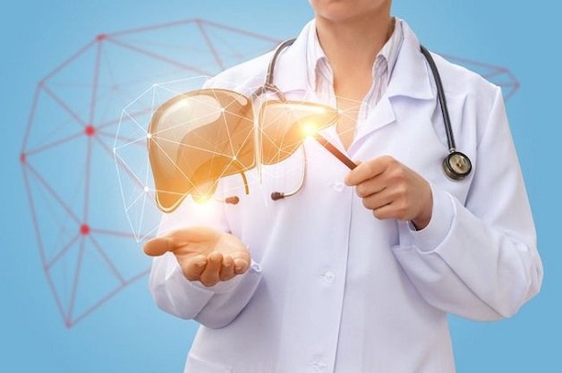 Suy giảm chức năng gan là yếu tố làm tăng nguy cơ mắc bệnh nhiệt miệng.