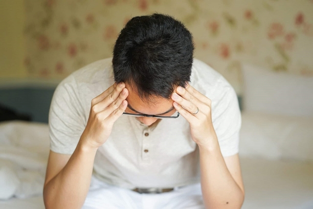 Đau nửa đầu trái sau do nguyên nhân nào gây nên?