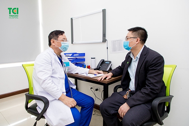 Bác sĩ xét nghiệm tinh dịch đồ