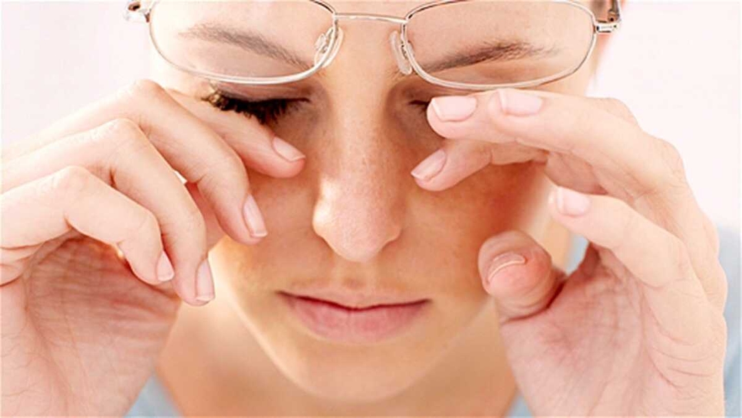 Bệnh đau đầu mờ mắt &#8211; nguyên nhân và cách chữa trị