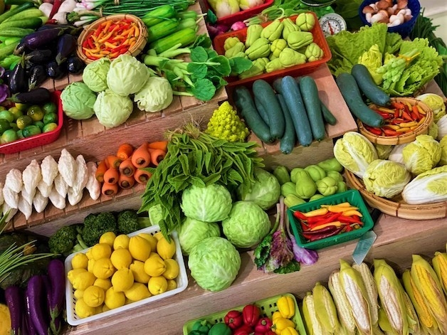 Tăng cường bổ sung thực phẩm tươi, rau củ quả vào các bữa ăn để bổ sung vitamin sẽ giúp phòng ngừa u thanh quản.