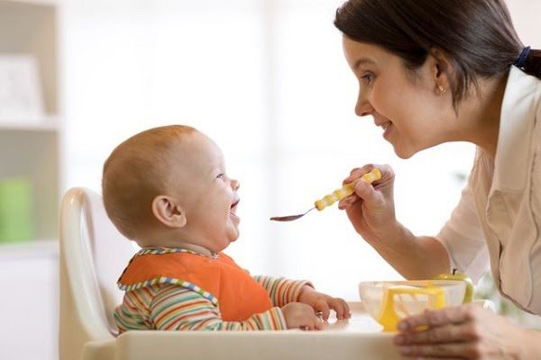 Đối với trẻ nôn nhiều không sốt, chế độ dinh dưỡng phù hợp là yếu tố quan trọng giúp trẻ có thể cải thiện triệu chứng nôn