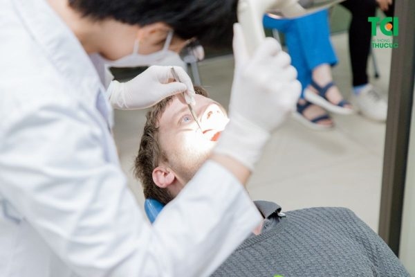 Thủ thuật nạo túi lợi được thực hiện nhằm xử lý tình trạng viêm quanh răng