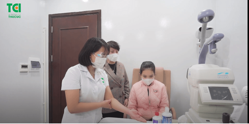Kính Ortho K &#8211; Phương pháp điều trị tật khúc xạ hiện đại