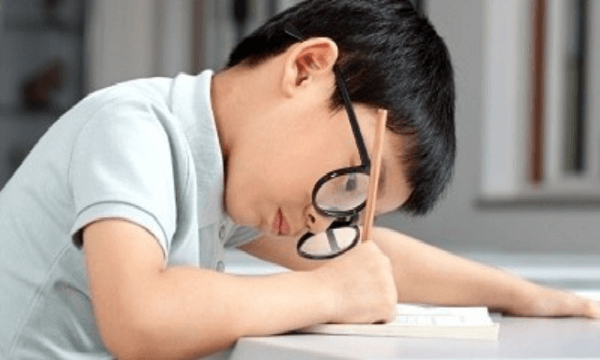 tật khúc xạ có chữa được không
