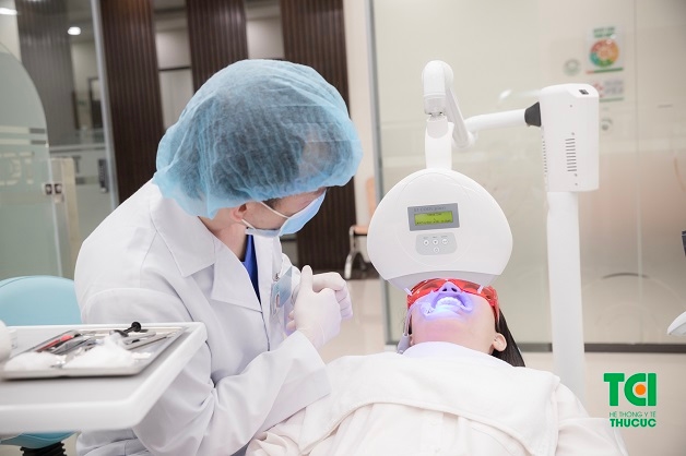 Tẩy trắng răng bằng tia Laser phát huy hiệu quả cao trong thời gian ngắn, chỉ từ 45 đến 60 phút