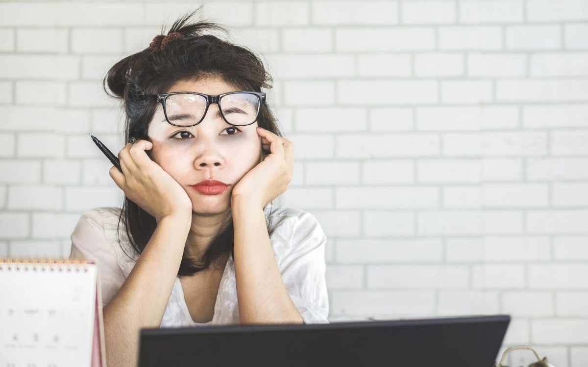 Làm gì để cải thiện tình trạng mất ngủ mắt thâm quầng?