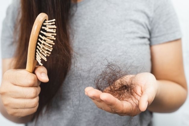 Nguyên nhân khiến người bệnh mất ngủ rụng tóc