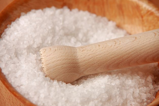 Người bệnh mắc tai biến mạch máu não nên hạn chế đồ ăn quá mặn
