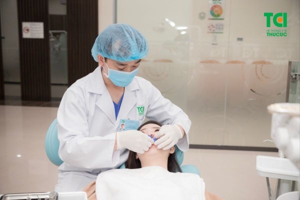 Bọc sứ thẩm mỹ cần được thực hiện tại nha khoa uy tín với quy trình an toàn, nghiêm ngặt