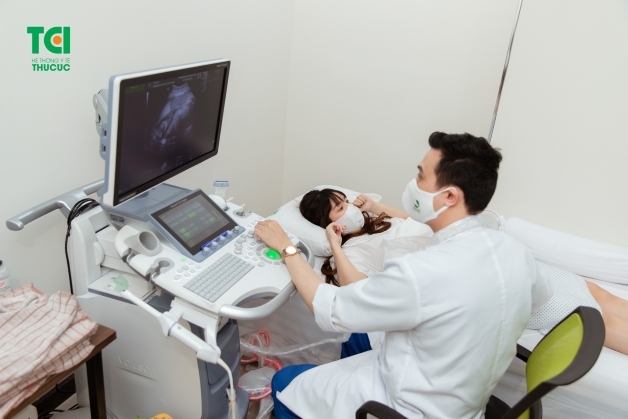 Các mốc khám thai IVF - Siêu âm thai đều đặn để kiểm tra sự phát triển của thai nhi.