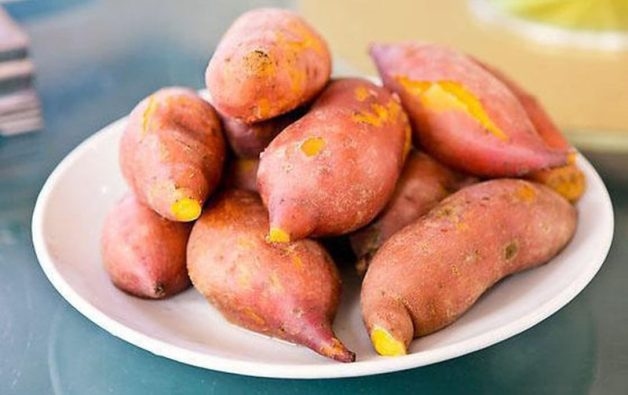 Khoai lang có hàm lượng chất xơ và chống oxy hóa cao. Có tác dụng phòng ngừa đột quỵ