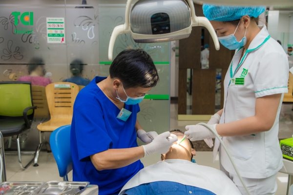 viêm lợi trùm